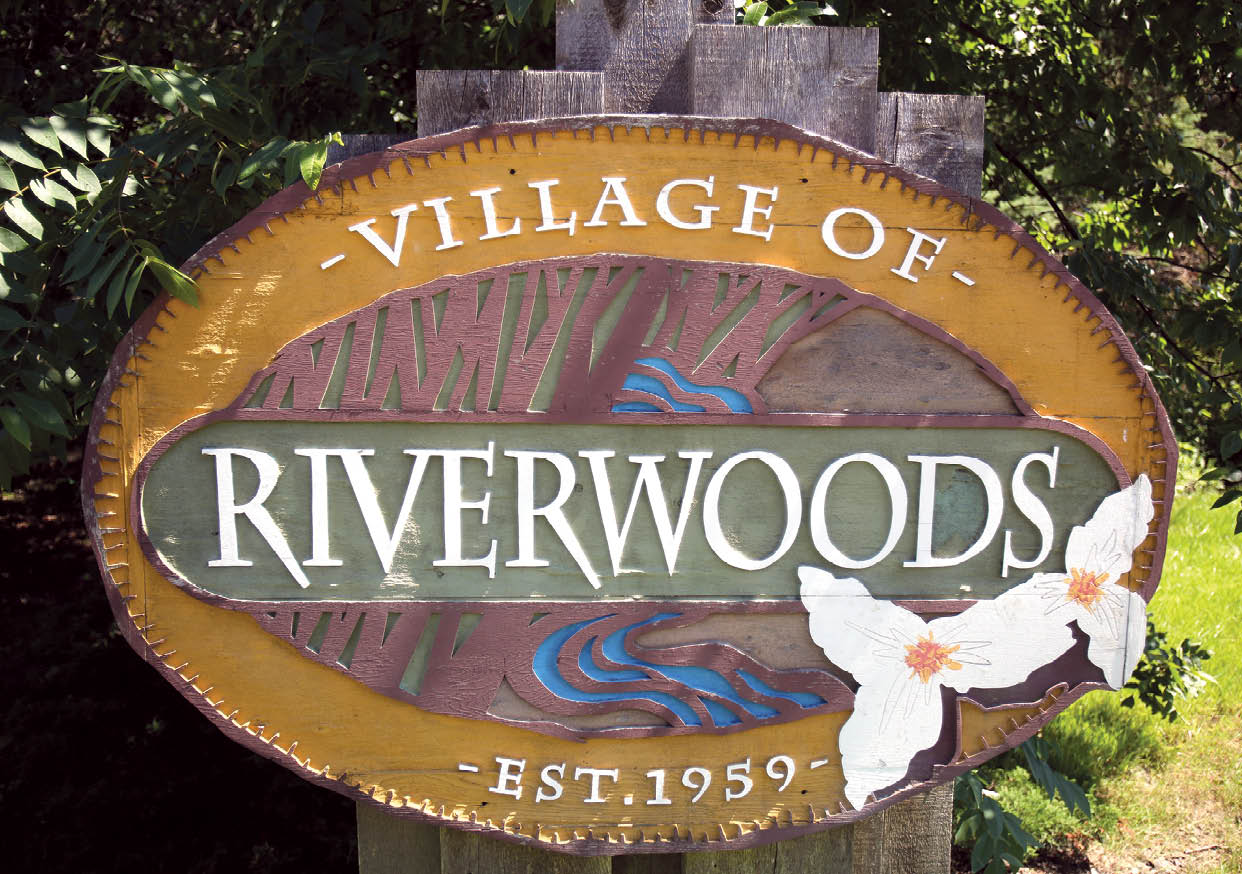 Steve Lundy/slundy@dailyherald.com Riverwoods sign on Riverwoods Rd. 