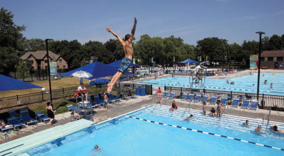 Steve Lundy/slundy@dailyherald.com Mitchell Pool in Deerfield. 