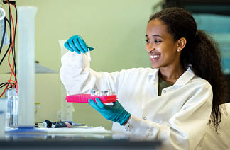 Naomi Alemayehu, Biology major, COS. Photo by:  Ron Aira/Creative Services/George Mason University