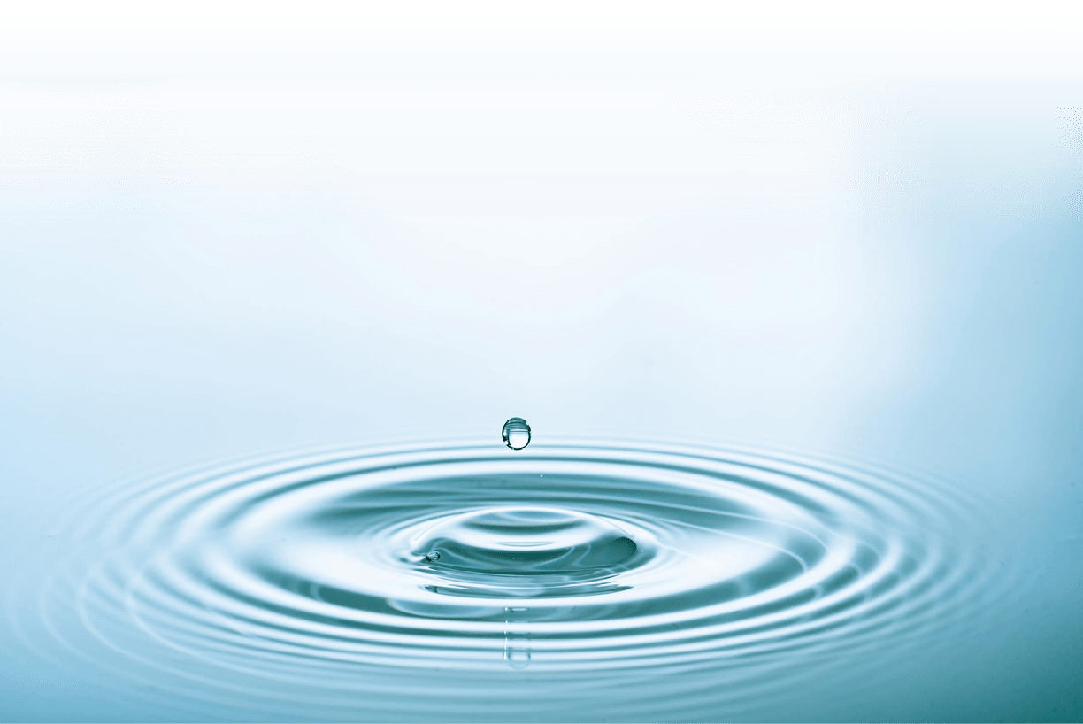 Water splash of falling drop with circular waves