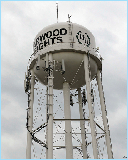 Brian Hill/bhill@dailyherald.com Harwood Heights water tower.