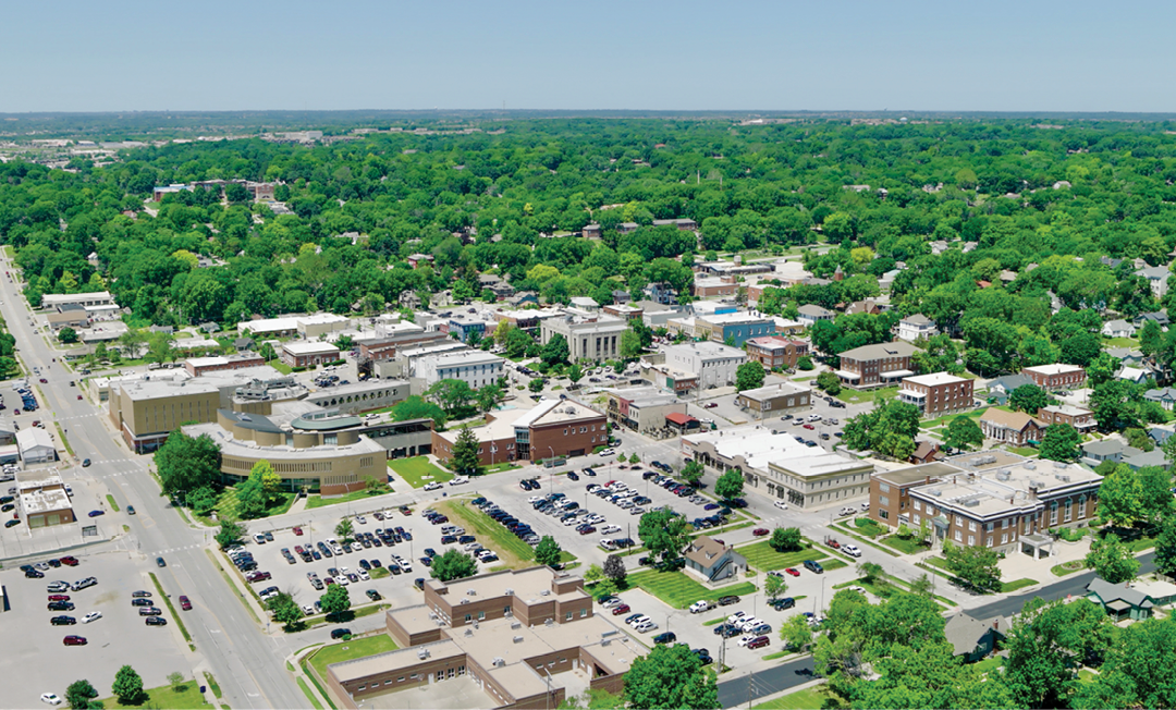A city street with many cars parked on the side. Description generated by AI