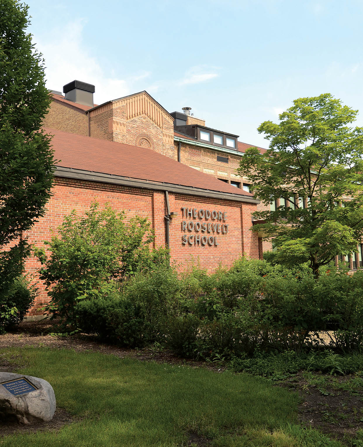 Bob Chwedyk/bchwedyk@dailyherald.com Theodore Roosevelt School, Park Ridge Chamber of Commerce guide.