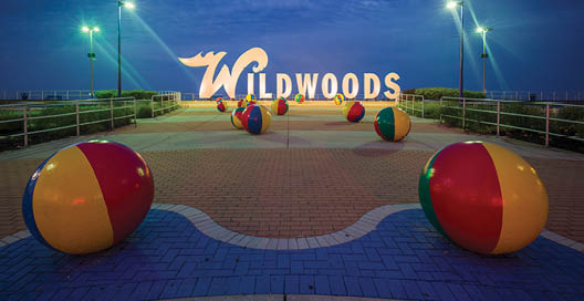 USA, New Jersey, The Jersey Shore, Wildwoods, Wildwoods Welcome Sign and beachballs, dawn